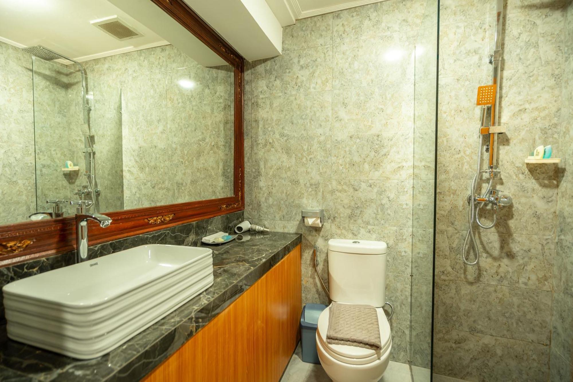 The Central Lovina Hotel & Restaurant Extérieur photo